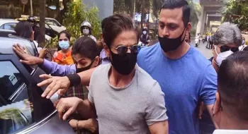 ছেলের সঙ্গে দেখা করলেন শাহরুখ