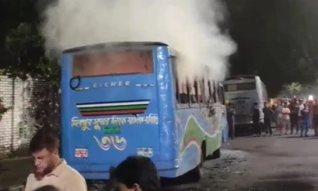 রাজধানীর কাফরুল থানার সামনে বাসে আগুন
