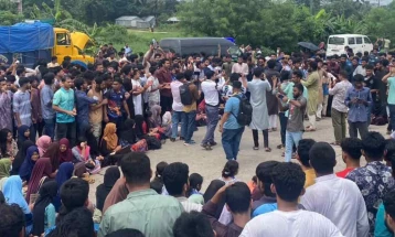 চার দফা দাবি জানিয়ে মহাসড়ক অবরোধ তুলে নিয়েছেন শিক্ষার্থীরা