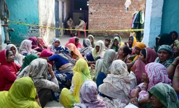 নুডলস খাওয়ার পর একই পরিবারের চজনের মৃত্যু