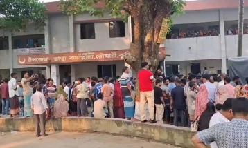 ট্রাকের ধাক্কায় নারী-শিশুসহ নিহত পাঁচ
