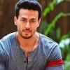 অভিনেতা টাইগার শ্রফকে লক্ষ্য করে গুলি