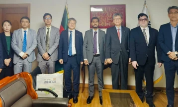 দক্ষিণ কোরিয়ায় বাংলাদেশি কর্মীদের কর্মসংস্থান বাড়াতে প্রতিমন্ত্রীর ধারাবাহিক বৈঠক
