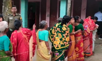 ঠাকুরগাঁও-১ আসনে উপনির্বাচন: উৎসবমুখর পরিবেশে চলছে ভোটগ্রহণ